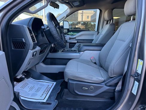 Used 2019 Ford F250 XLT w/ XLT Premium Package image 6