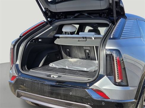 New 2025 Cadillac Optiq Sport 2 w/ LPO, Floor Liner Package image 17
