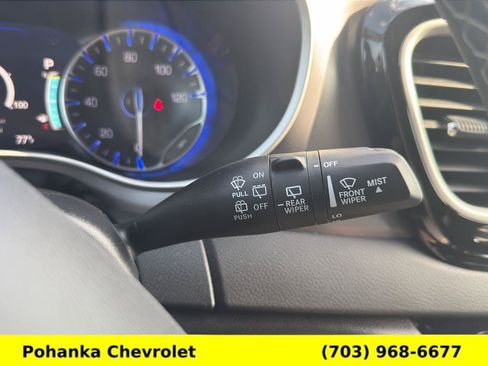 Used 2025 Chrysler Pacifica Select FWD image 11