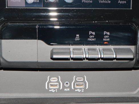 Used 2026 RAM 1500 Laramie AWD/4WD image 26