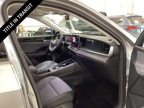 Used 2026 Volkswagen Tiguan SE AWD/4WD image 11