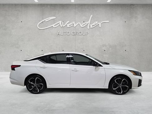 Used 2024 Nissan Altima 2.5 SR FWD image 17