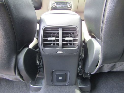 Used 2020 Ford Escape Titanium w/ Titanium Premium Package 2.0 AWD/4WD image 22