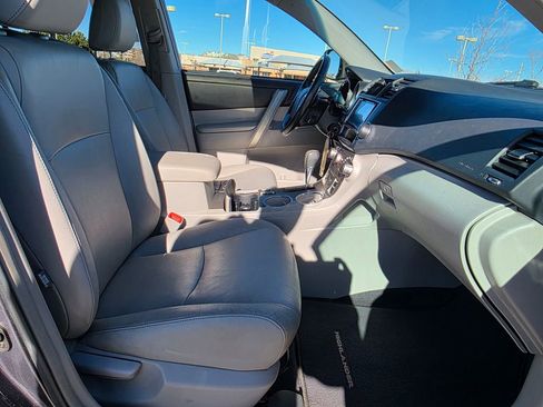 Used 2013 Toyota Highlander SE image 29