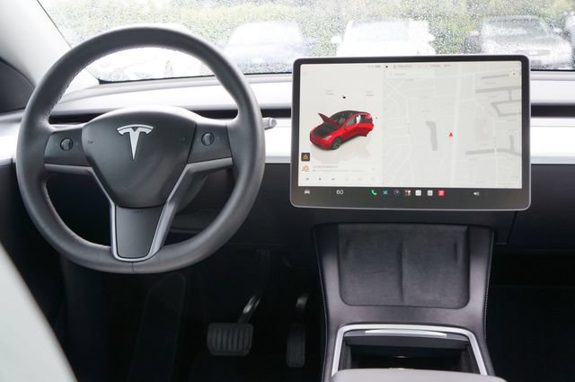 Used 2024 Tesla Model Y Long Range AWD/4WD image 26
