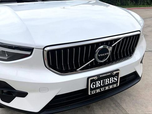 Used 2024 Volvo XC40 B5 Plus AWD/4WD image 37