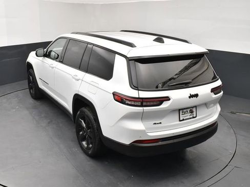 Used 2023 Jeep Grand Cherokee L Laredo AWD/4WD image 16