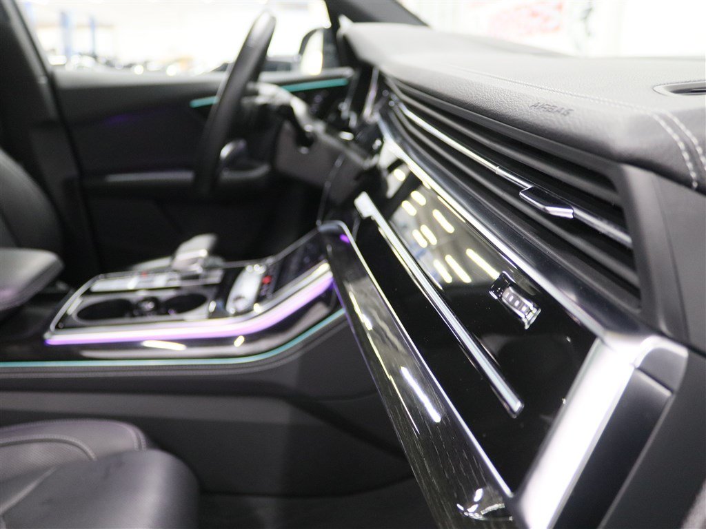 Used 2025 Audi Q7 3.0T Prestige AWD/4WD image 32