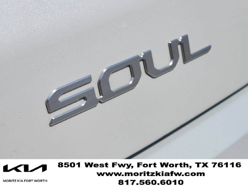 Used 2025 Kia Soul LX w/ LX Technology Package FWD image 17