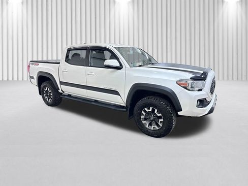 Used 2019 Toyota Tacoma TRD Off-Road image 2