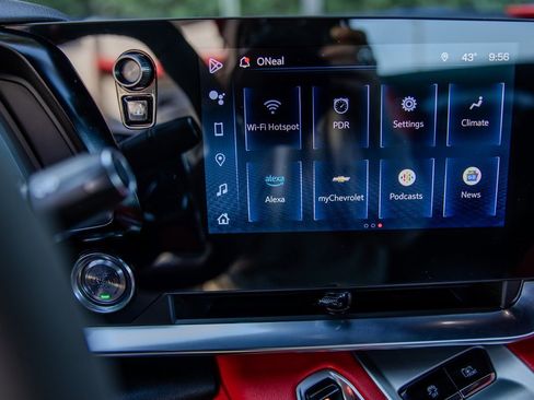 Used 2025 Chevrolet Corvette Stingray w/ Z51 Performance Package image 9