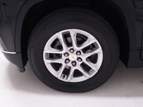 Used 2021 Chevrolet Traverse LT FWD image 12