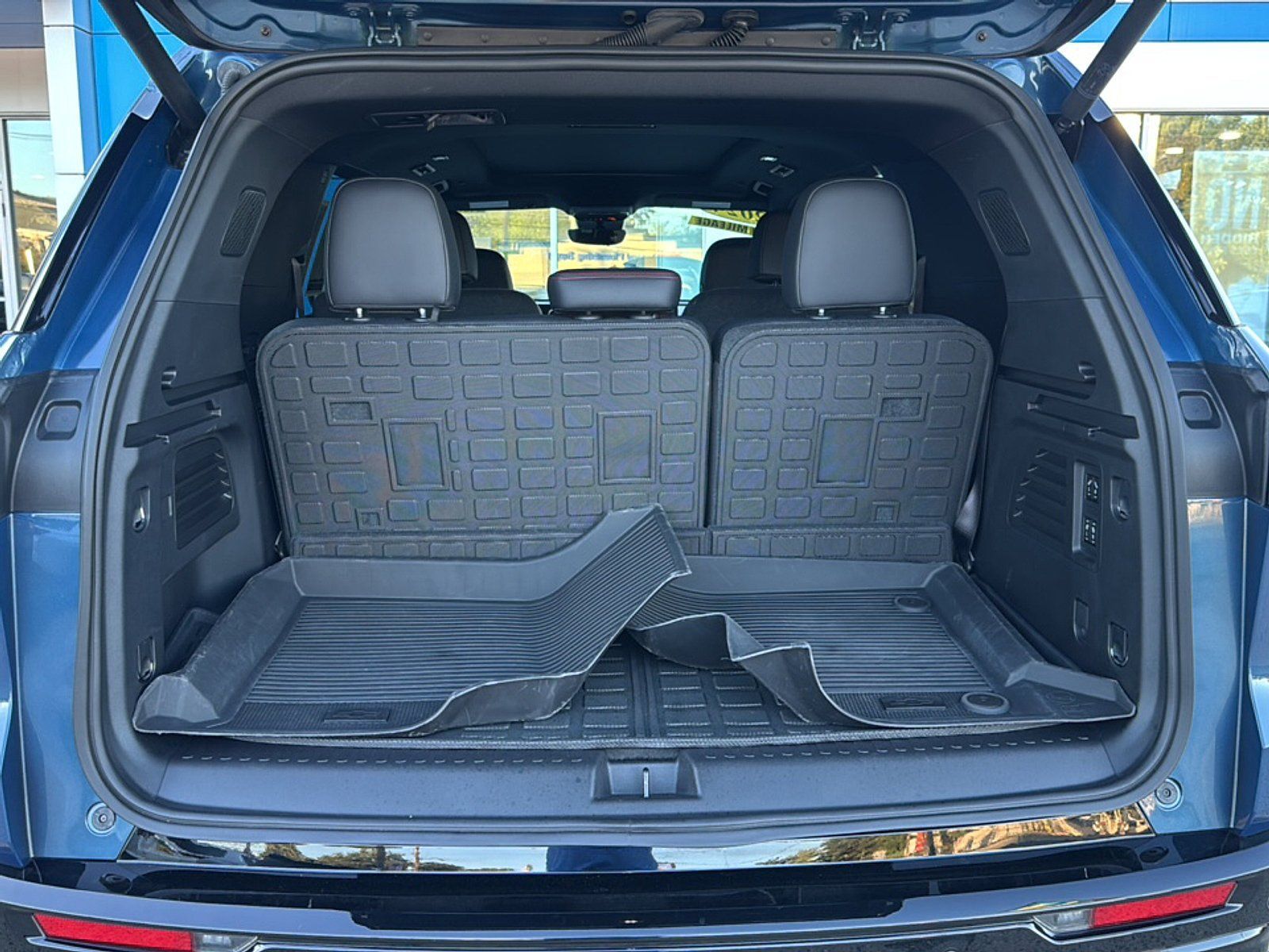 Used 2024 Chevrolet Traverse RS w/ LPO, Floor Liner Package AWD/4WD image 30