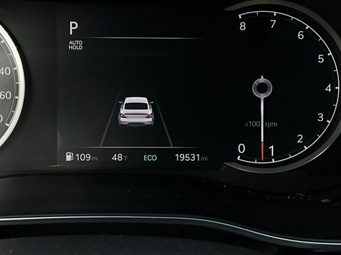 Used 2025 Genesis G70 2.5T image 41