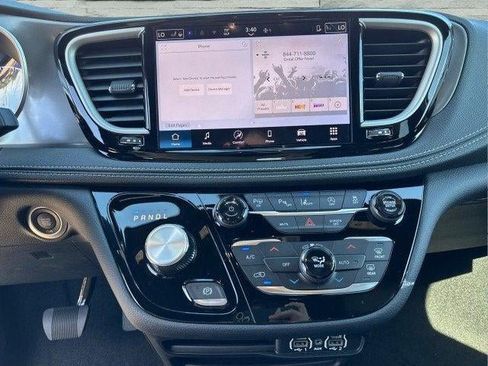 New 2025 Chrysler Pacifica Select image 33