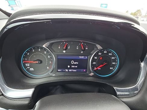 Used 2022 Chevrolet Traverse LT image 14