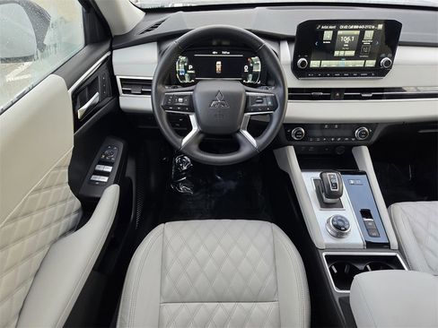 Used 2024 Mitsubishi Outlander SEL Black Edition image 13