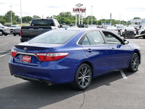 Used 2015 Toyota Camry XSE w/ Moonroof Package FWD image 7