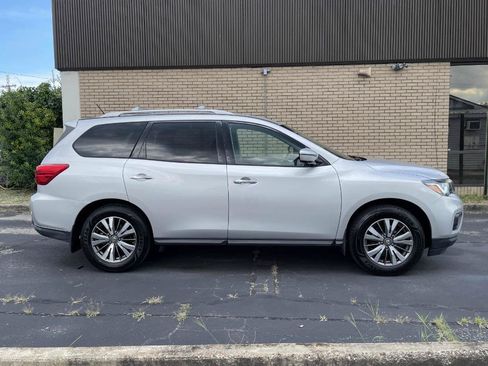 Used 2017 Nissan Pathfinder SL w/ SL Tech Package AWD/4WD image 6