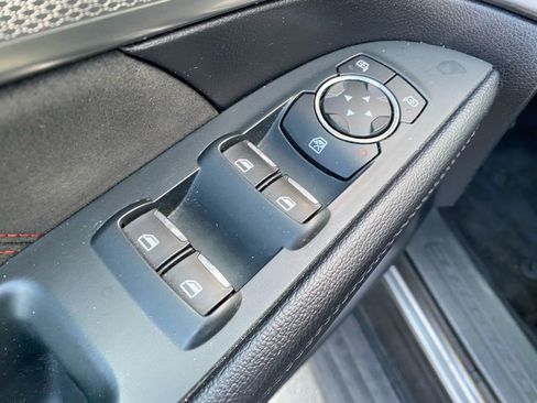 Used 2018 Ford Explorer XLT w/ Equipment Group 202A FWD image 13