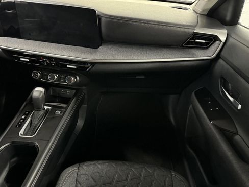 Used 2025 Nissan Kicks SV image 15