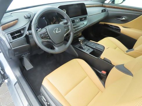 Used 2022 Lexus ES 300h w/ Premium Package image 9