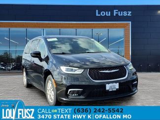 Used 2024 Chrysler Pacifica Touring-L video 1