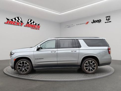 Used 2023 Chevrolet Suburban RST w/ Luxury Package AWD/4WD image 3