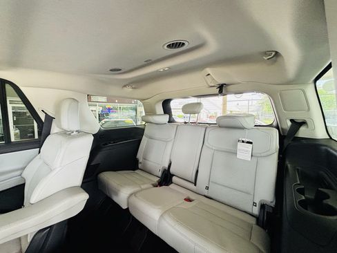 Used 2025 Ford Expedition Platinum w/ Driver's Package AWD/4WD image 38