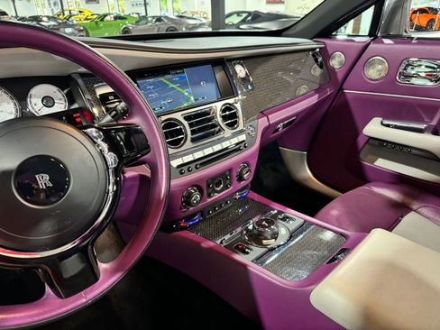 Used 2019 Rolls-Royce Dawn image 32