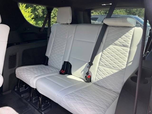 Certified 2025 Cadillac Escalade ESV Sport Platinum w/ LPO, Floor Liner Package AWD/4WD image 49