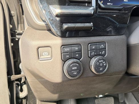 Used 2025 Chevrolet Silverado 1500 High Country w/ Midnight Edition AWD/4WD image 17