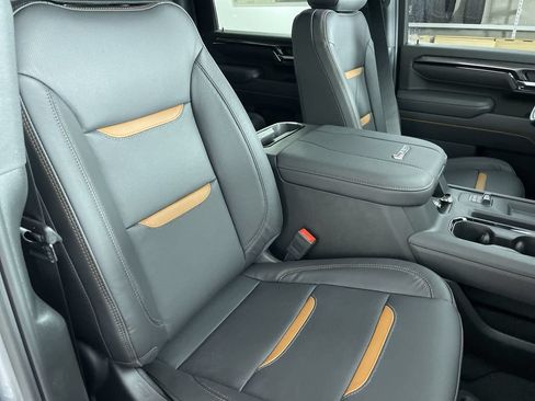 Used 2025 GMC Sierra 2500 AT4 w/ Technology Package AWD/4WD image 28