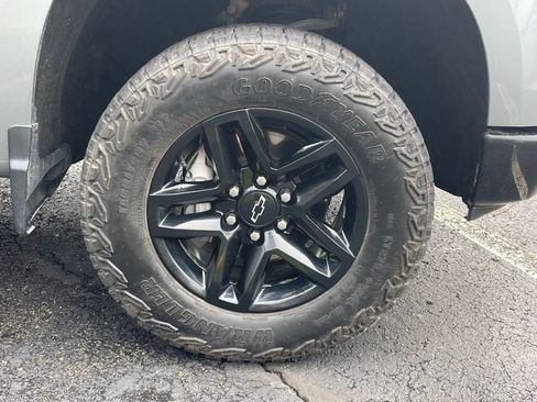 Certified 2025 Chevrolet Silverado 1500 Custom Trail Boss w/ LPO, Dark Essentials Package image 9