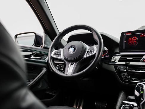 Used 2022 BMW M550i xDrive w/ Executive Package image 26