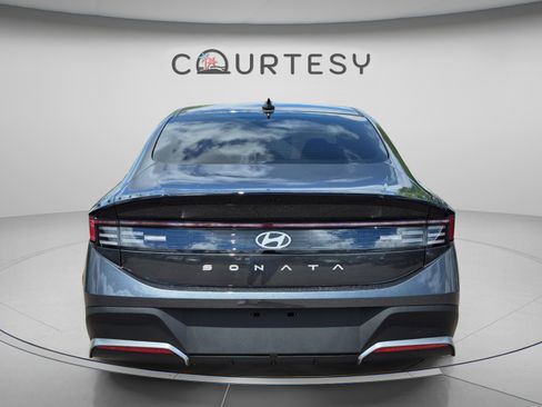 New 2026 Hyundai Sonata SE FWD image 4
