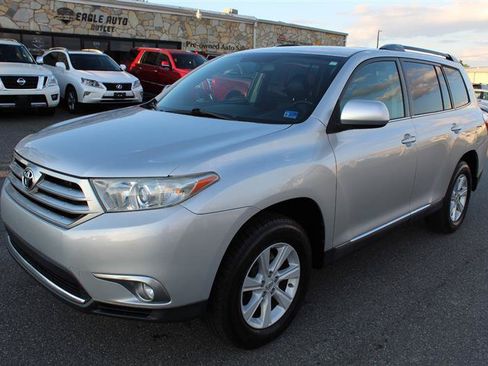 Used 2013 Toyota Highlander SE AWD/4WD image 3
