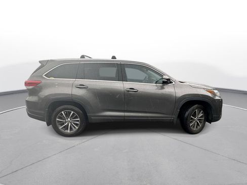 Used 2017 Toyota Highlander XLE AWD/4WD image 5