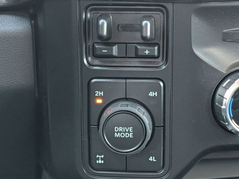 New 2026 Ford F250 Lariat w/ Black Appearance Package image 18