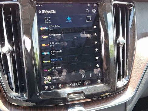 Used 2023 Volvo XC60 B5 Plus image 20