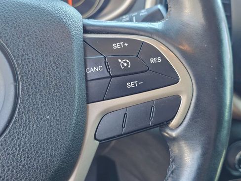 Used 2017 Jeep Cherokee Limited AWD/4WD image 31