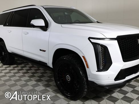 Used 2026 Cadillac Escalade ESV V image 3