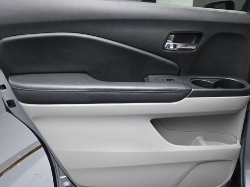Used 2020 Honda Pilot LX image 22