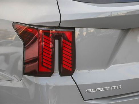 Certified 2025 Kia Sorento SX image 11