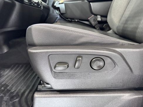 Certified 2025 Chevrolet Silverado 1500 LT AWD/4WD image 24