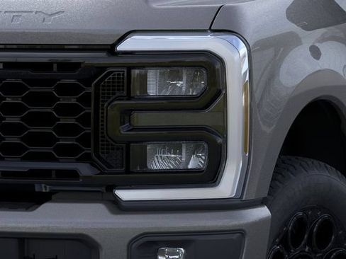 New 2026 Ford F250 4x4 Crew Cab Super Duty image 17