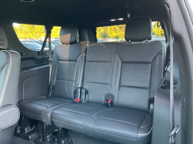 Used 2023 Chevrolet Suburban Premier RWD image 29
