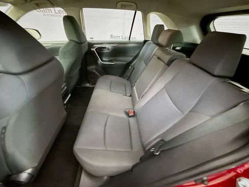Used 2021 Toyota RAV4 LE image 22