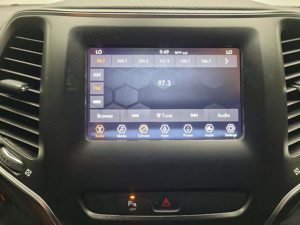 Used 2020 Jeep Cherokee Latitude Plus FWD image 25