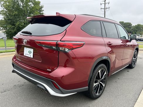 Used 2022 Toyota Highlander XSE FWD image 9